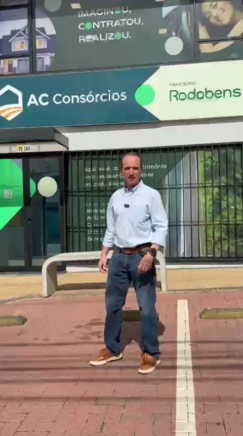 Frame do vídeo em que Alexandre conta a história da AC Consórcios